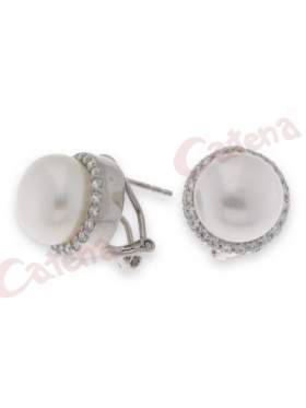Σκουλαρίκια ασημένια, επιπλατινωμένα  στολισμένα με λευκές πέτρες ζιργκόν και πέρλα 