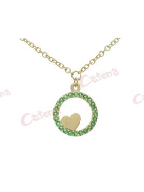 Κολιέ χρυσό με σχέδιο κύκλο στολισμένο με πράσινες πέτρες ζιργκόν και χρυσή καρδιά στο κέντρο