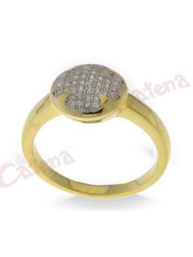 Ασημένιο δαχτυλίδι σε κίτρινο χρυσό με άσπρες πέτρες ζιργκον σε σχέδιο σταυρό