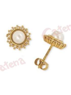 Σκουλαρίκι χρυσό, στολισμένο με μαργαριτάρι και άσπρες πέτρες ζιργκόν περιμετρικά