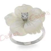 Δαχτυλίδι ασημένιο επιπλατινωμένο με άσπρη πέτρα ζιργκόν με φίλντισι σε σχέδιο λουλούδι